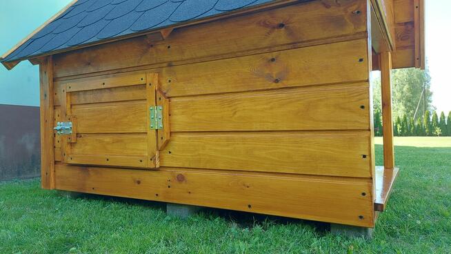 Buda Dla Psa Z Tarasem