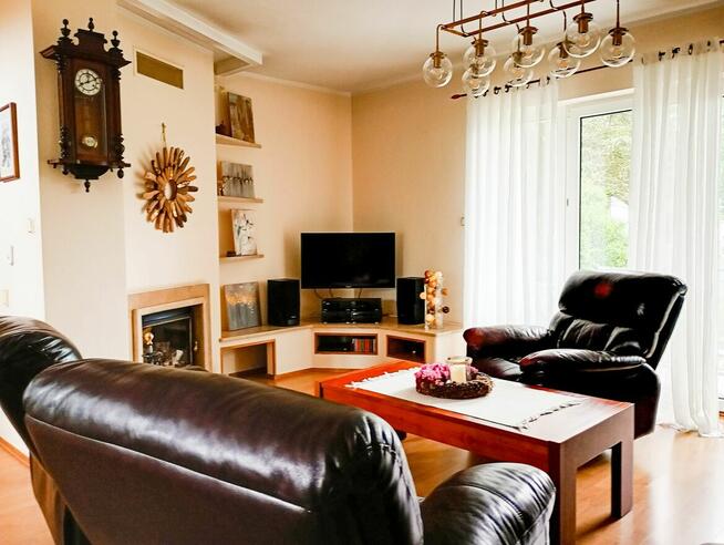 Dom wolnostojący o powierzchni 160m2 + 2 garaże + duży ogród