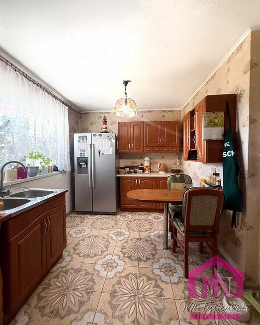 Dom szeregowy z fotowoltaiką i dużą działką – Wojcieszyn k.