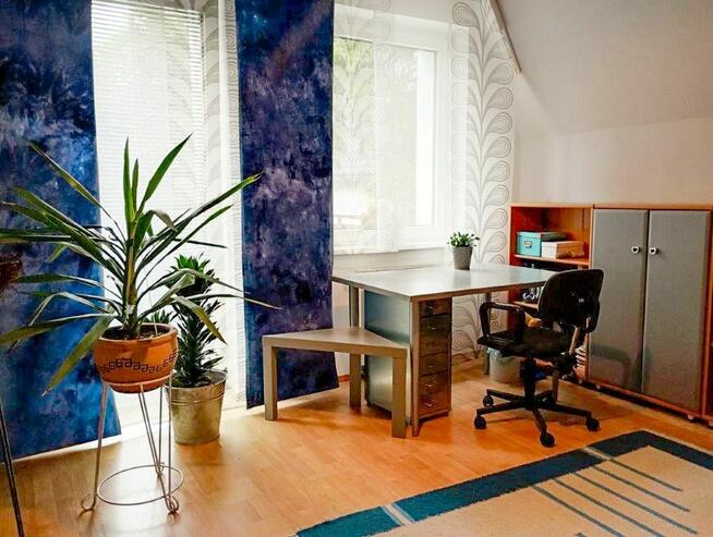 Dom wolnostojący o powierzchni 160m2 + 2 garaże + duży ogród