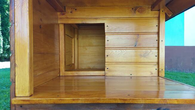 Buda Dla Psa Z Tarasem