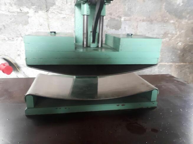 Prasa ręczna z półokrągłym łożem