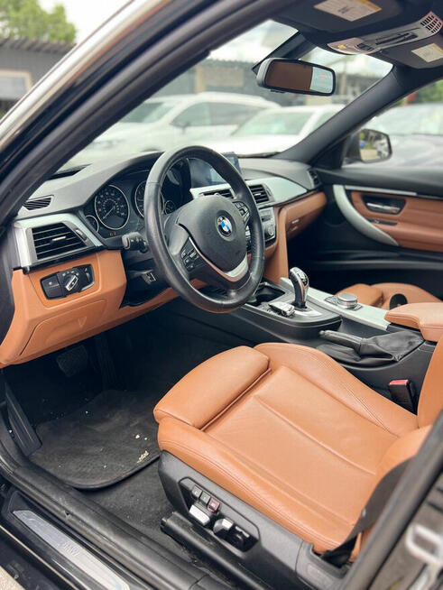 BMW Seria 3 330i xDrive Luxury Line