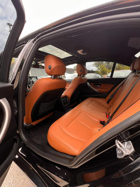 BMW Seria 3 330i xDrive Luxury Line