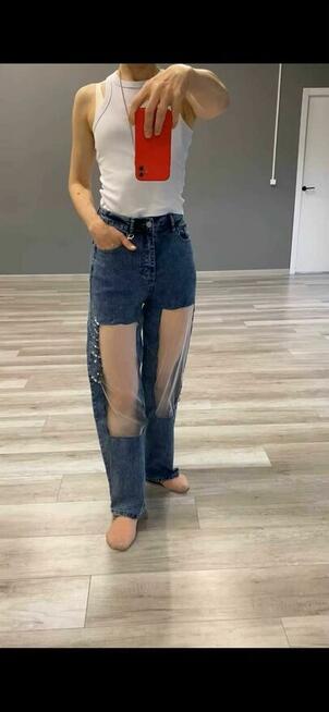 Designerskie jeansowe z przezroczystymi panelami na kolanach