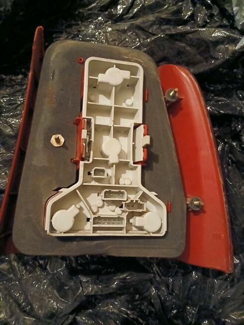 Sprzedam lampę tył lewa passat b5 SEDAN