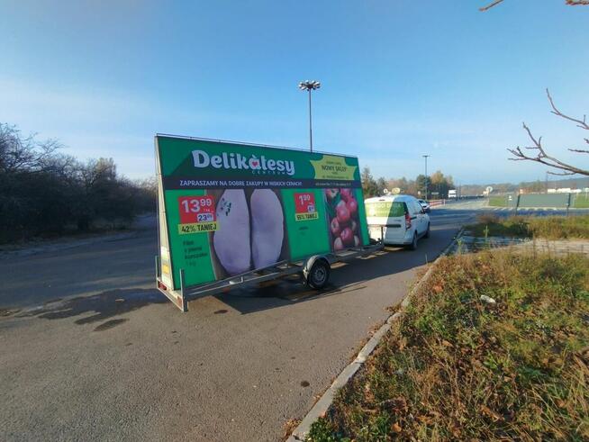 Reklama mobilna Łódź, przyczepy reklamowe z nagłośnieniem