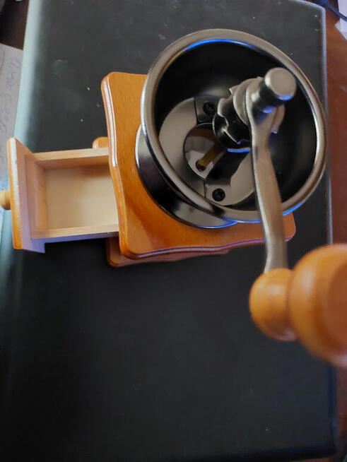 Młynek w stylu retro