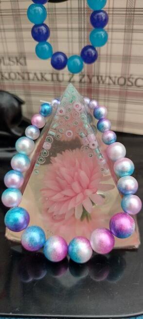 Piramida dekoracyjna z żywicy epoksydowej Amadoria.