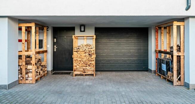 Dom z garażem blisko morza