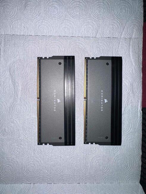 Corsair dominator titanum DDR 5 6000 cl 30 32gb x2 64 GB
