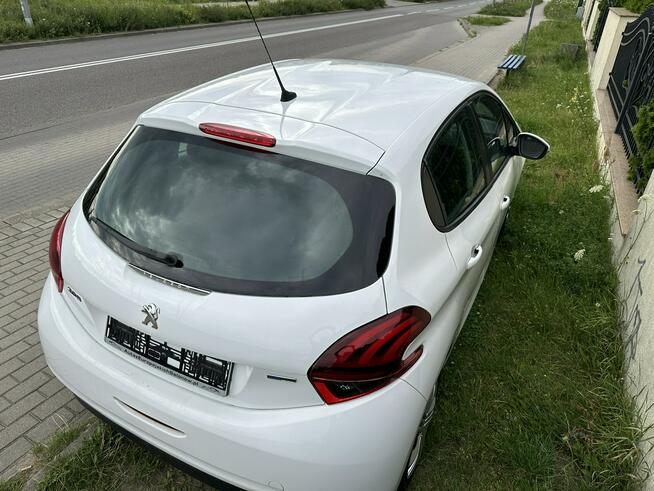 Peugeot 208 Benzyna, tempomat, radio dotykowe ,nawigacja, isofix, ESP, import