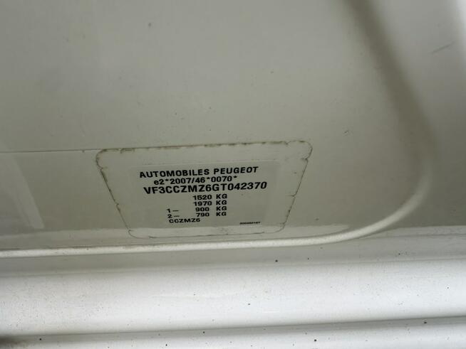 Peugeot 208 Benzyna, tempomat, radio dotykowe ,nawigacja, isofix, ESP, import