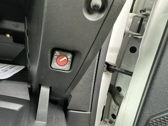 Peugeot 208 Benzyna, tempomat, radio dotykowe ,nawigacja, isofix, ESP, import