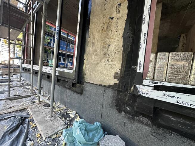 Stała praca dla monterów stolarki oraz pomocników– umowa, p