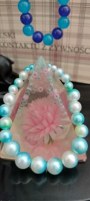 Piramida dekoracyjna z żywicy epoksydowej Amadoria.