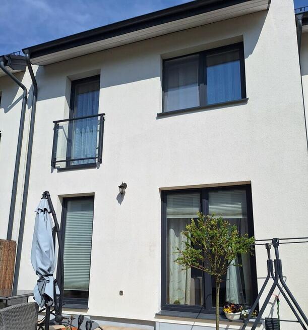 Dom z garażem blisko morza