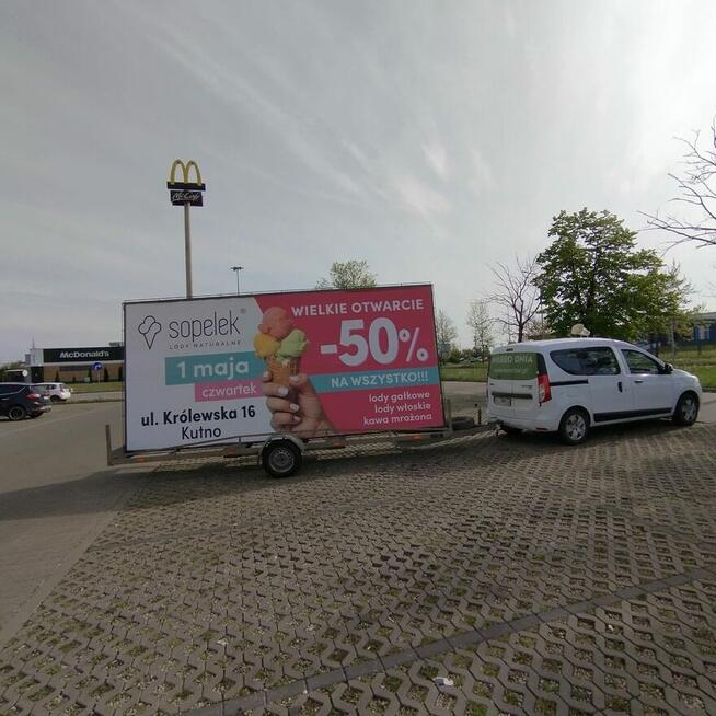 Reklama mobilna Łódź, przyczepy reklamowe z nagłośnieniem