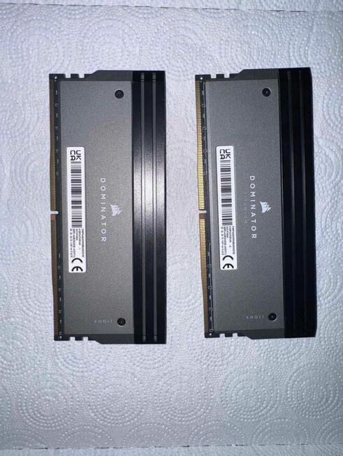 Corsair dominator titanum DDR 5 6000 cl 30 32gb x2 64 GB