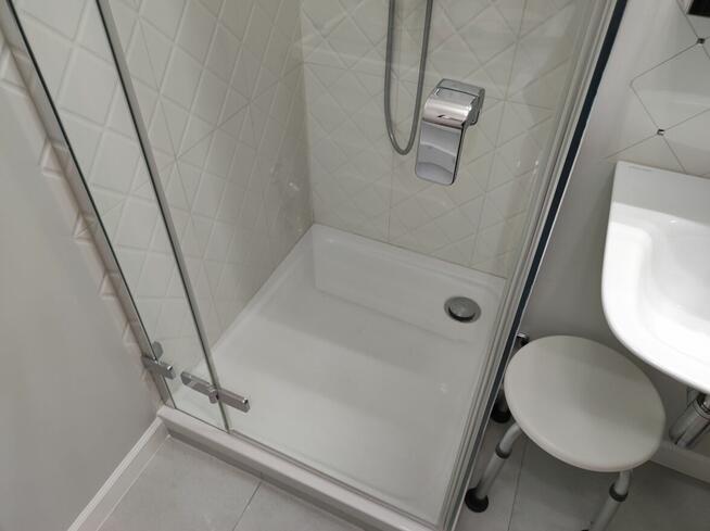 Montaż i naprawa kabin prysznicowych, paneli prysznicowych