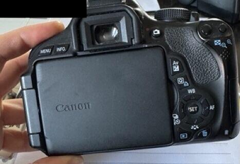 Syndyk sprzeda aparat Canon EOS600D, EF-S 18-55 MC Helios 44