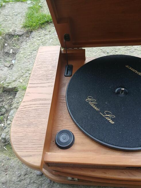 Radio z adapterem retro.