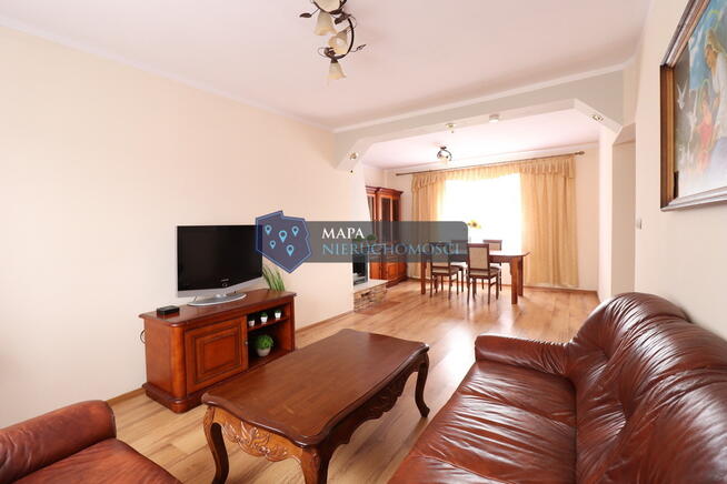 Dwurodzinny dom za miastem z fotowoltaiką