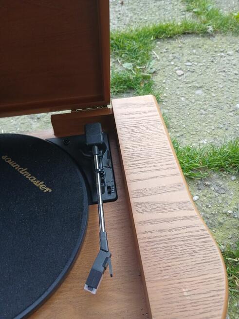 Radio z adapterem retro.