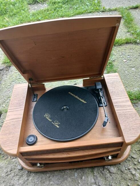 Radio z adapterem retro.