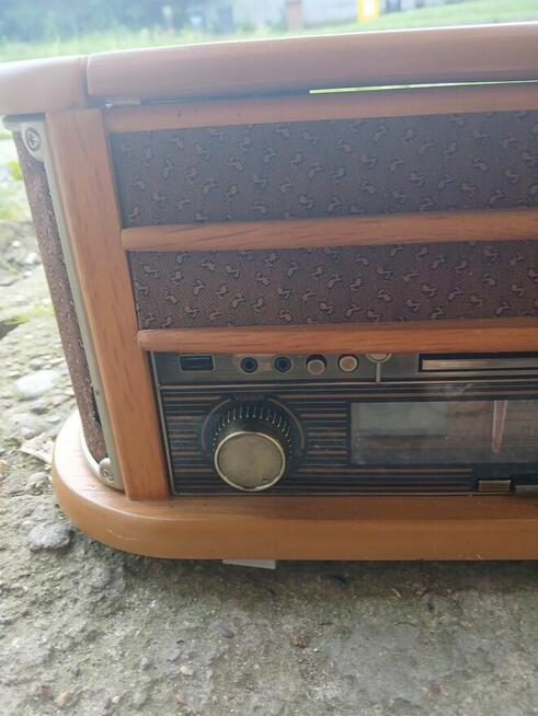 Radio z adapterem retro.