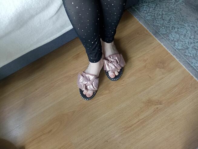 Klapki z kokardą,38