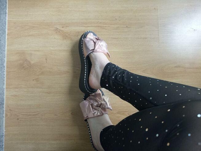 Klapki z kokardą,38