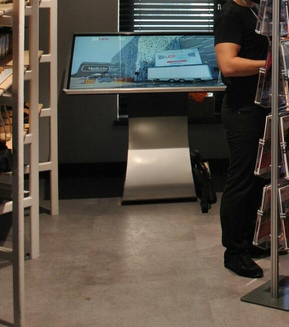 Stół multimedialny, interaktywny 55″ - Wynajem