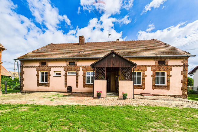 Dom z zabudowaniami, duża działka i wiejski klimat