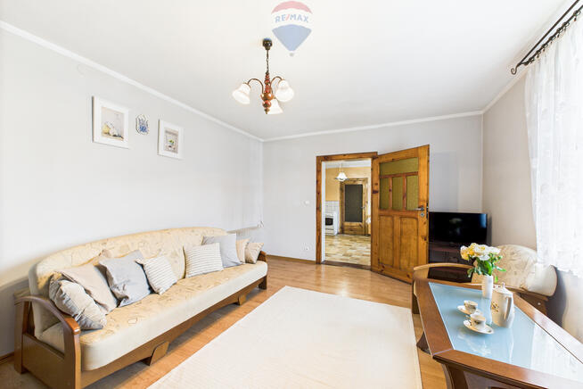 Dom z zabudowaniami, duża działka i wiejski klimat