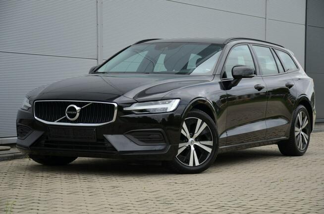 Volvo V60 Czarne Zarejestrowane 2.0B3 Mild Hybrid Serwis As.pasa Czytanie znaków