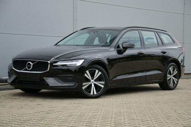 Volvo V60 Czarne Zarejestrowane 2.0B3 Mild Hybrid Serwis As.pasa Czytanie znaków