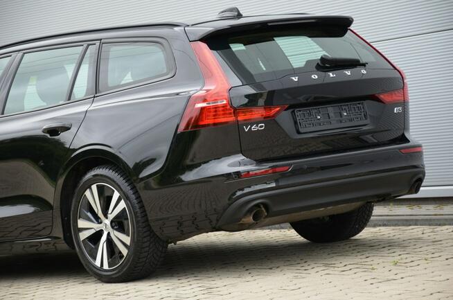 Volvo V60 Czarne Zarejestrowane 2.0B3 Mild Hybrid Serwis As.pasa Czytanie znaków