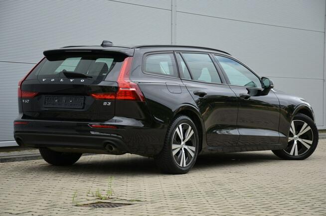 Volvo V60 Czarne Zarejestrowane 2.0B3 Mild Hybrid Serwis As.pasa Czytanie znaków