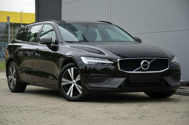 Volvo V60 Czarne Zarejestrowane 2.0B3 Mild Hybrid Serwis As.pasa Czytanie znaków