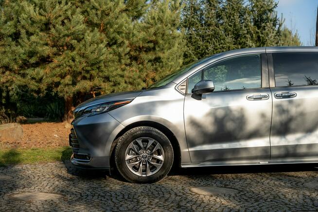 Toyota Sienna Oryginalny przebieg / Bogato wyposażona / 2.5 Hybryda