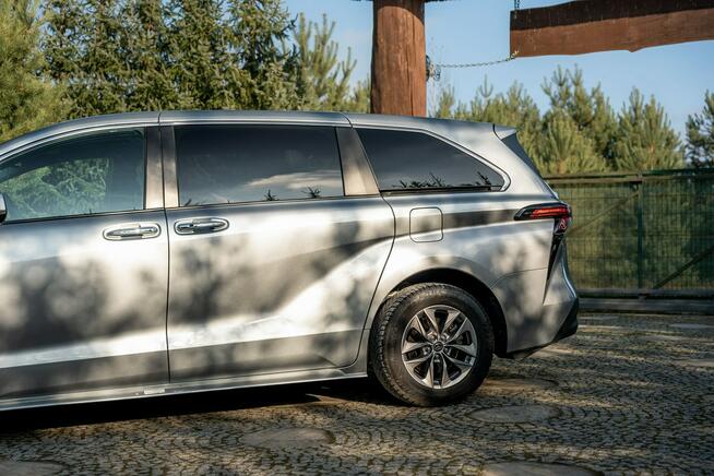 Toyota Sienna Oryginalny przebieg / Bogato wyposażona / 2.5 Hybryda