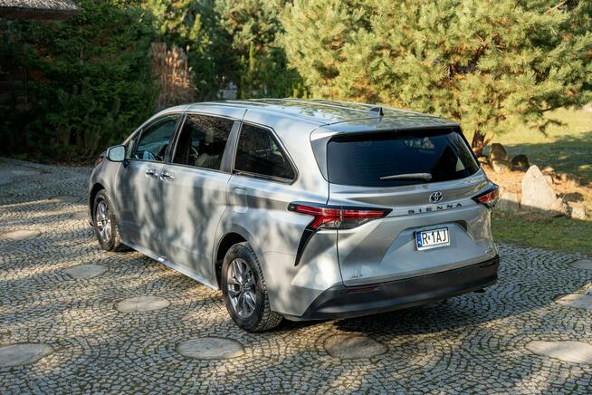 Toyota Sienna Oryginalny przebieg / Bogato wyposażona / 2.5 Hybryda