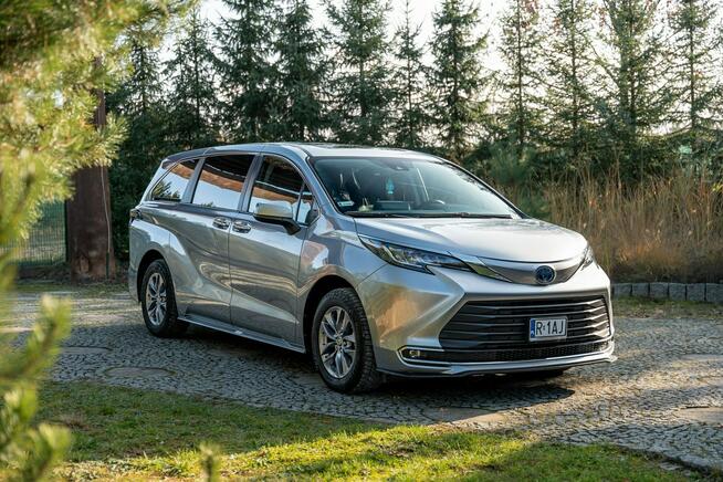 Toyota Sienna Oryginalny przebieg / Bogato wyposażona / 2.5 Hybryda