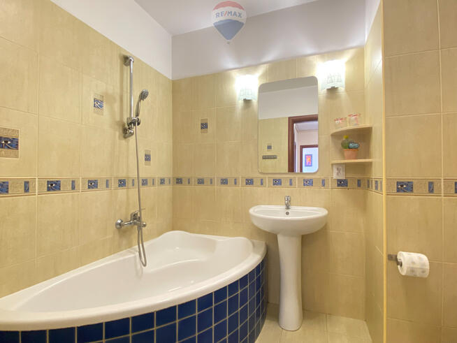 Mieszkanie w dobrej lokalizacji / balkon i m.park.