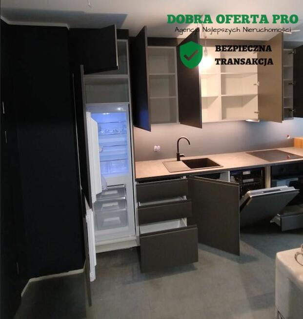 Kawalerka z balkonem i widokiem na rzekę