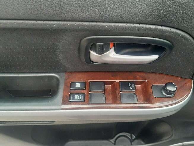 Suzuki Grand Vitara 2.0i 4X4 alufelgi skóry szyberdach klimatronik tempomat EXLUSIVE