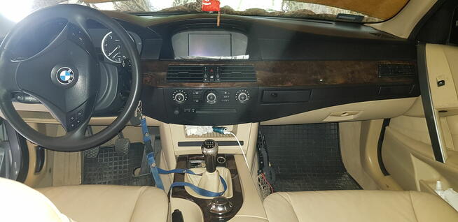 BMW e60 530d manual, skóry, hak