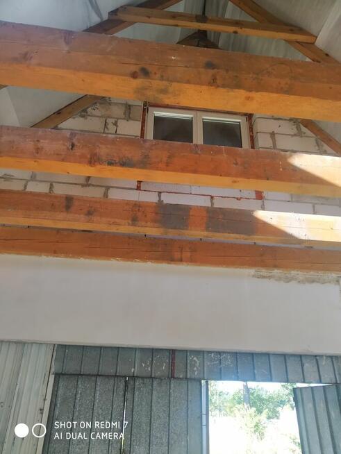 Dom w sąsiedztwie granicy