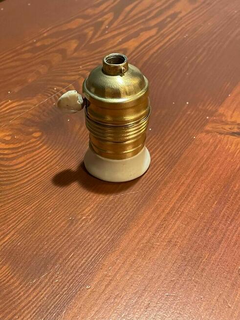 Stara oprawka mosiężna z porcelanką i wyłącznikiem E27